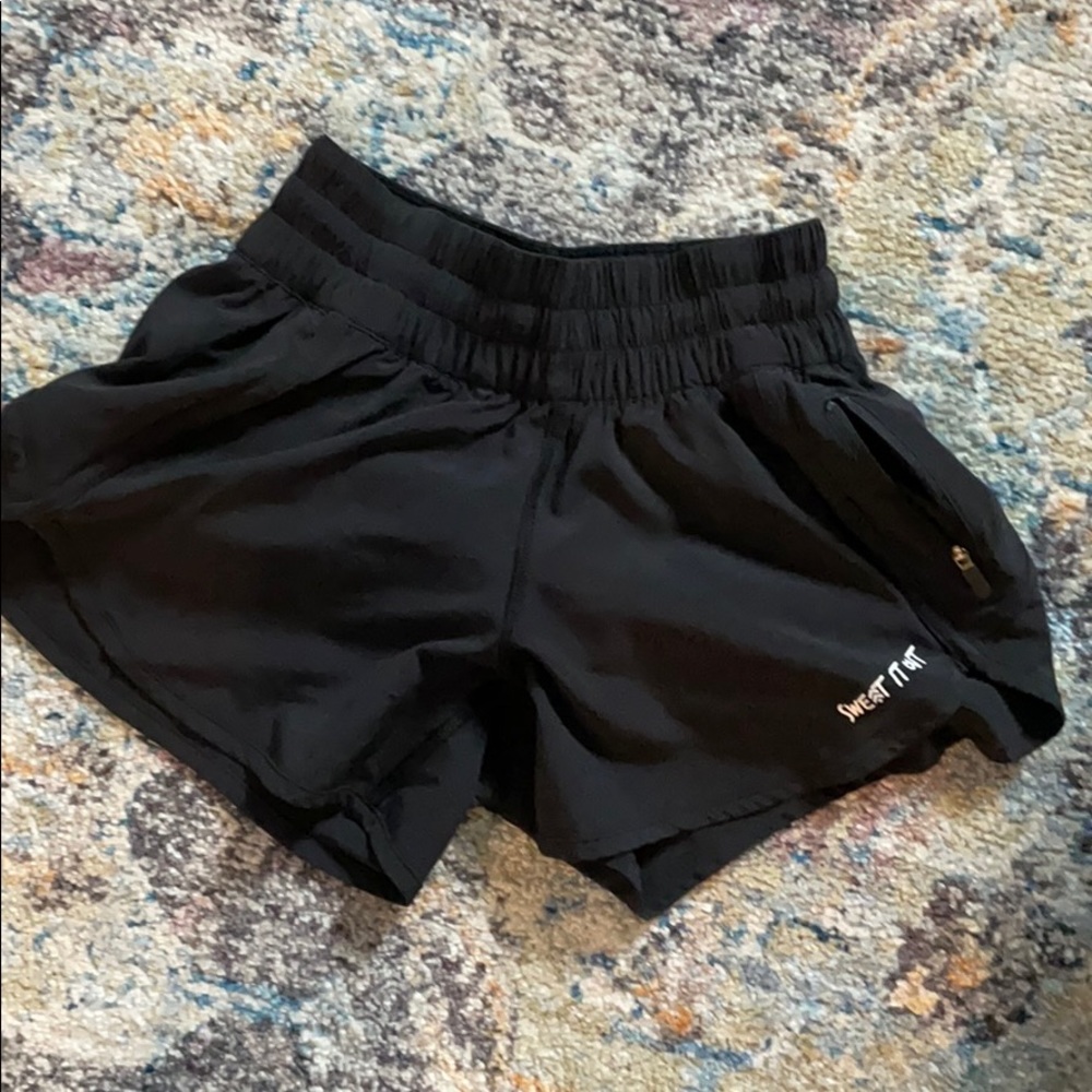 Lily lemon running shorts